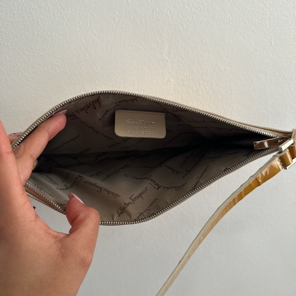 Y2K Vintage Salvatore Ferragamo Yellow Shoulder Bag
In great condition! - Picture 3 of 3